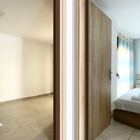 Afitos Guest House شقة