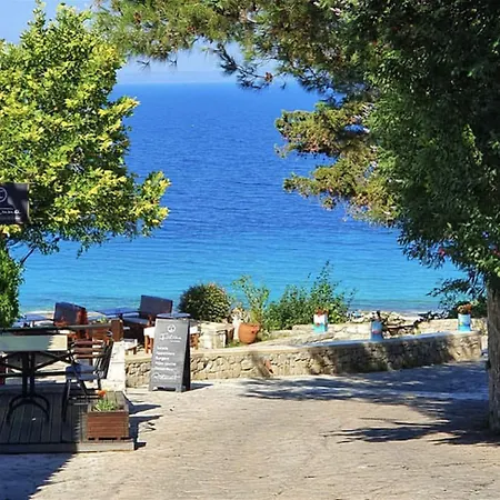 Daire Afitos Guest House