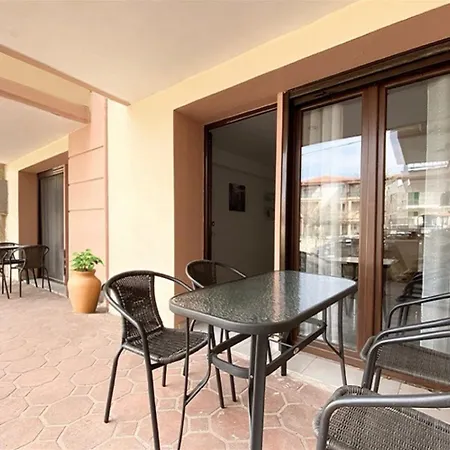 Afitos Guest House شقة